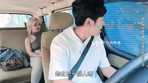 Seductive Lady With Big Breasts And Ample Butt🍑 Flirts With The Driver For Some Car Sex
