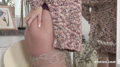 Blonde Hair Girl Tschechin In Heißen Strümpfen Fingert   Solo Babe With Big Ass In Stocking Masturbating With Toy