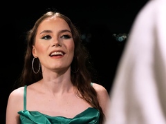 Teamskeet Sia Wood Glowupz: Not So Shy Anymore