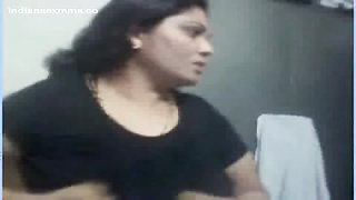 Desi Aunty Nude On Webcam Displaying Her Large Tits & Cootchie Mms