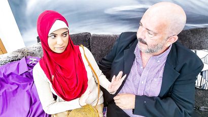 Arab Teenager Wife Caught Cheating By Hubby