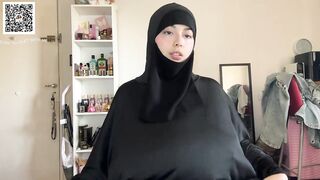 Massive Titty Muslim American Floozy Gives U A Joi