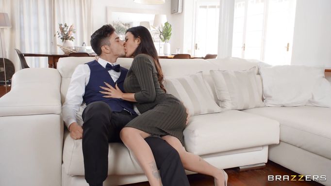 Asian Chick Is Crazy To Ride The Hard Cock