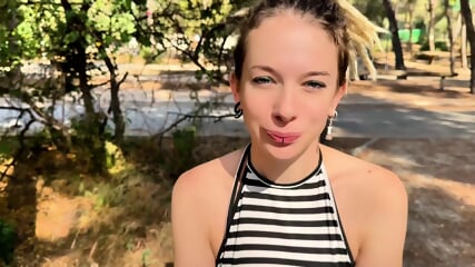 Eva, 30 Years Old, Waitress!