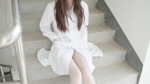 Beautiful Chinese Teen Shows Off Her Pale Body