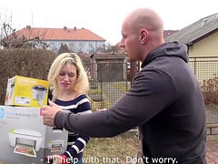 Bald Guy Talked Blonde Jenny Into Banging With Him In The Car