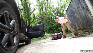 Adventurous Girl With Rounded Booty Alessandra Jane Gives BJ In The Car