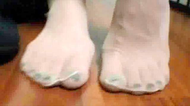 European Chick Kandii Kiss Shows Off Her Nice Ass