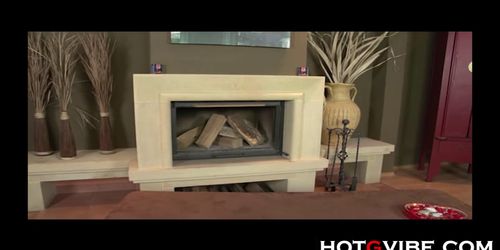 European Vibrating Fingering Brunette