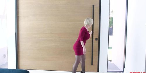 Dee Williams Took An Asspounding   Dee Dee (Dawn Knudsen, Dorian Dennis)