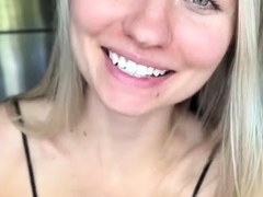 Blonde Babe Scarlet Solo Webcam