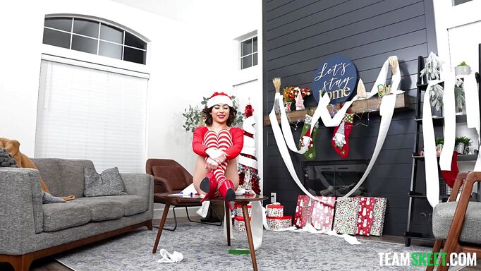 Sexy Cutie Gets A Good Fucking On Christmas Eve