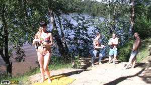 Amateur Bitch Serves Three Guys