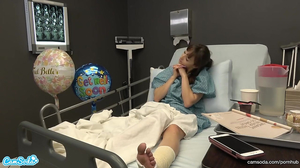 Doctor Gets A Handjob By The Injured Sexy Patient