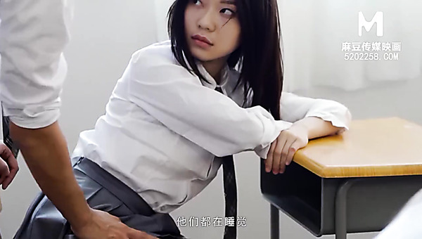 Chinese School Girl Gets Intimate With Her Teacher In The Classroom